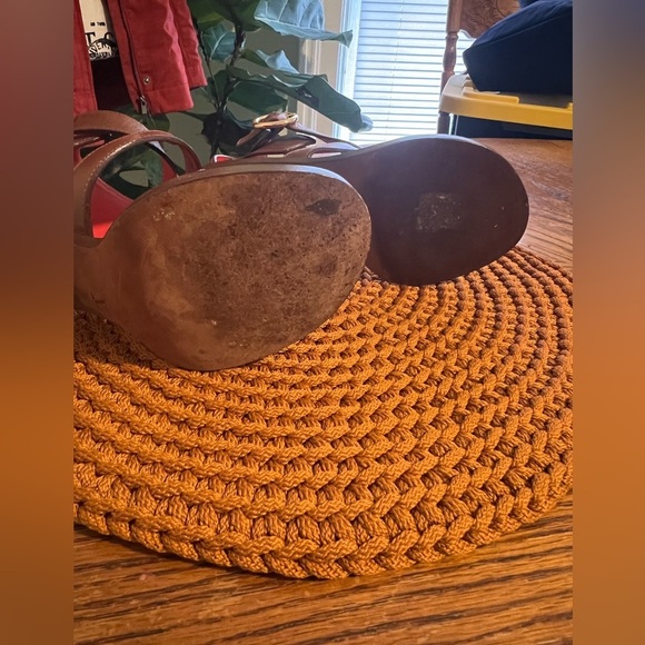 LOUIS VUITTON
Calfskin Monogram Ocean Drive Heeled Sandals 37 Cognac - Picture 10 of 12